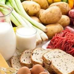 Learn what nutritious foods you can eat to survive on the minimum daily calorie intake recommended..